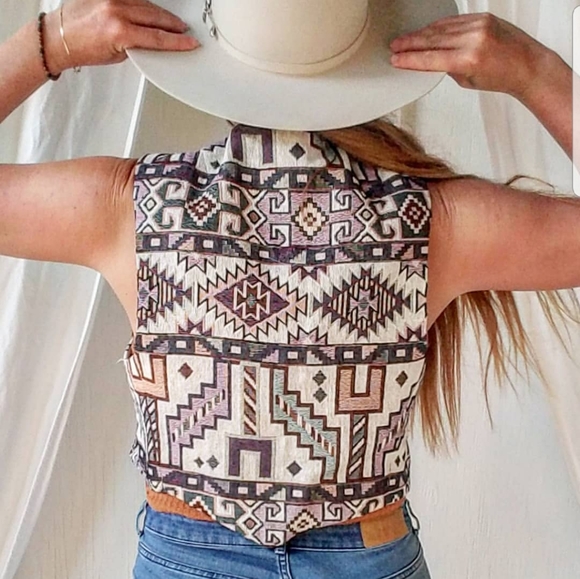 Vintage Southwestern Longhorn Vest!🤩🍃 - Picture 2 of 4